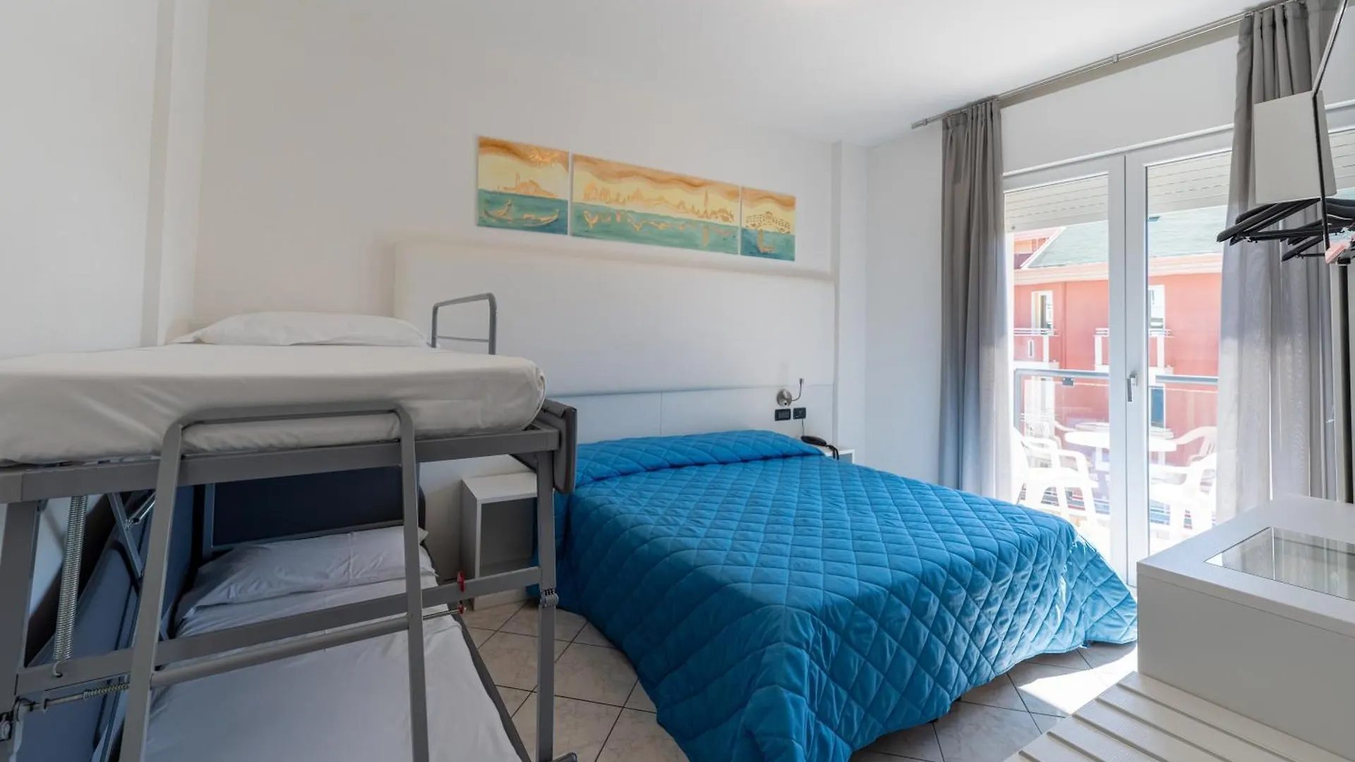 Hotel Kennedy ليدو دي يسولو 3*,