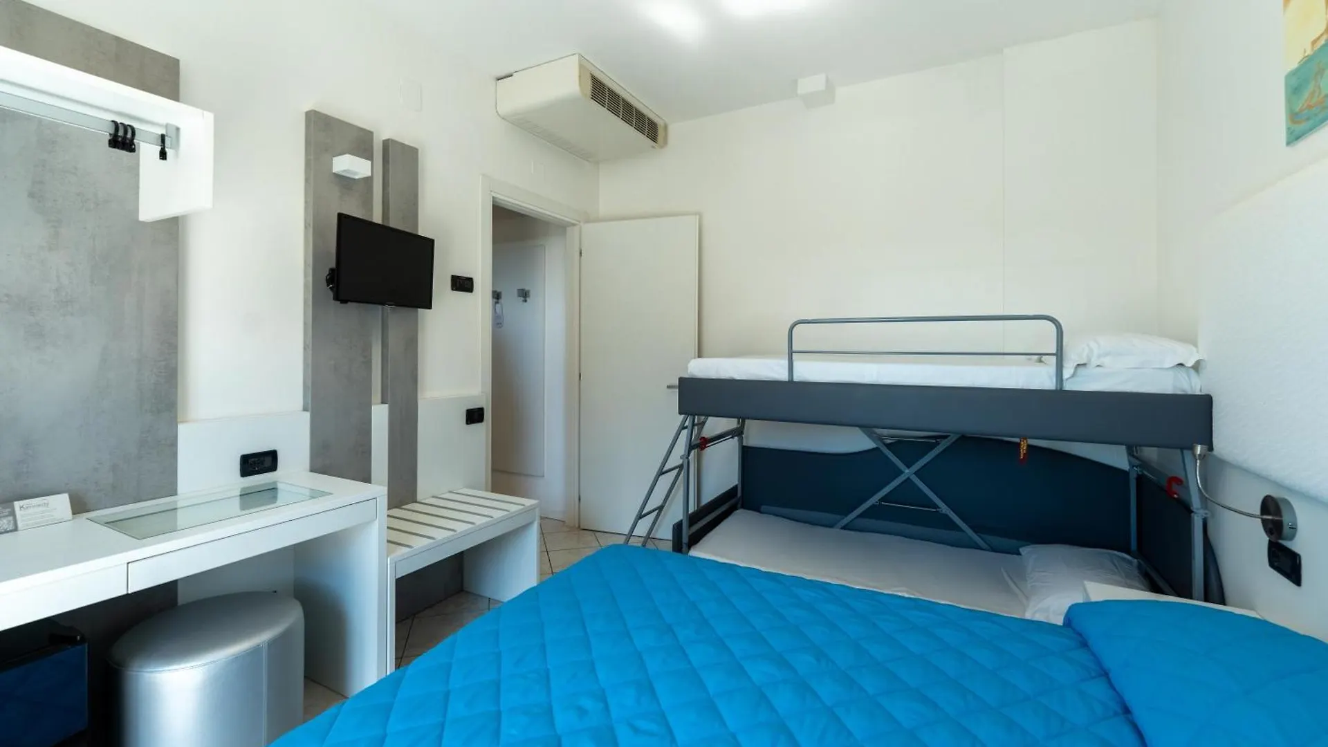 Hotel Kennedy ليدو دي يسولو 3*,  إيطاليا