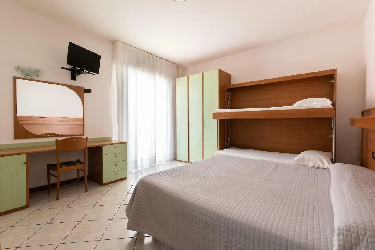 Hotel Kennedy Lido di Jesolo 3*,